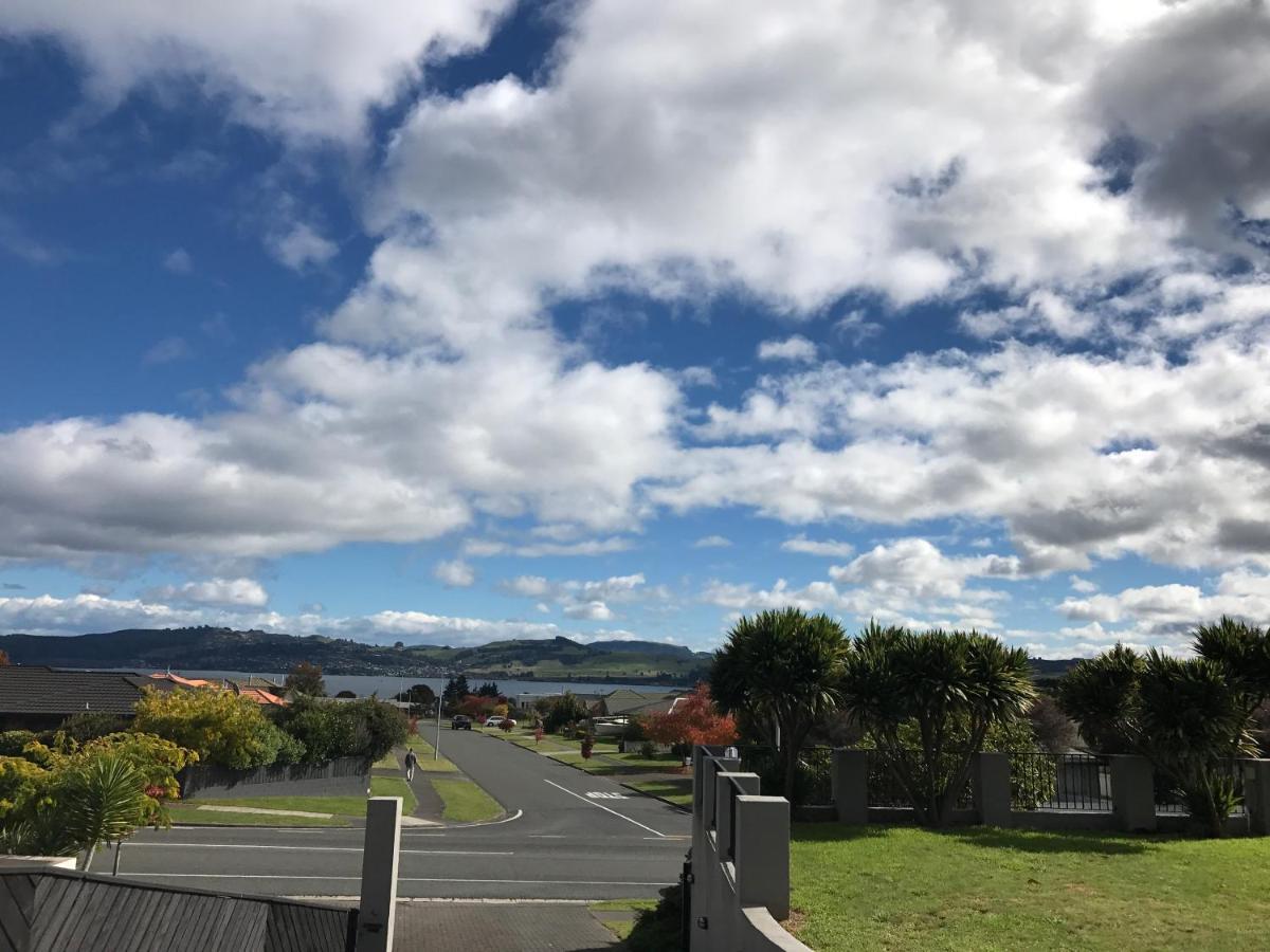 Lakeview Holiday Hideaway Apartment Taupo Exterior photo